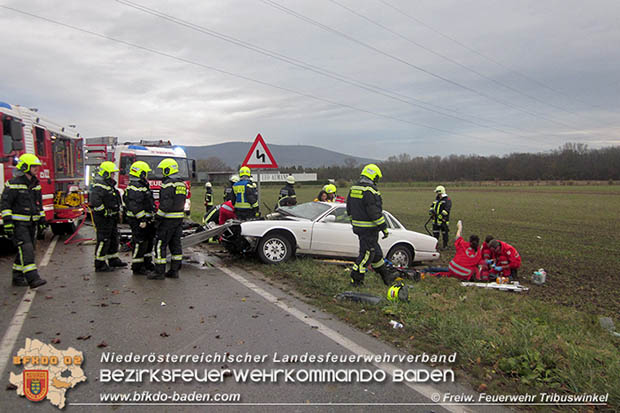20161119 Schwerer Verkehrsunfall zwischen Tribuswinkel u. Schafflerhof-Siedlung  Foto: © FF Tribuswinkel