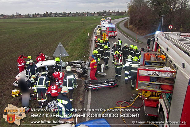 20161119 Schwerer Verkehrsunfall zwischen Tribuswinkel u. Schafflerhof-Siedlung  Foto: © FF Tribuswinkel