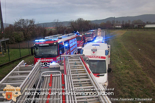 20161119 Schwerer Verkehrsunfall zwischen Tribuswinkel u. Schafflerhof-Siedlung  Foto: © FF Tribuswinkel