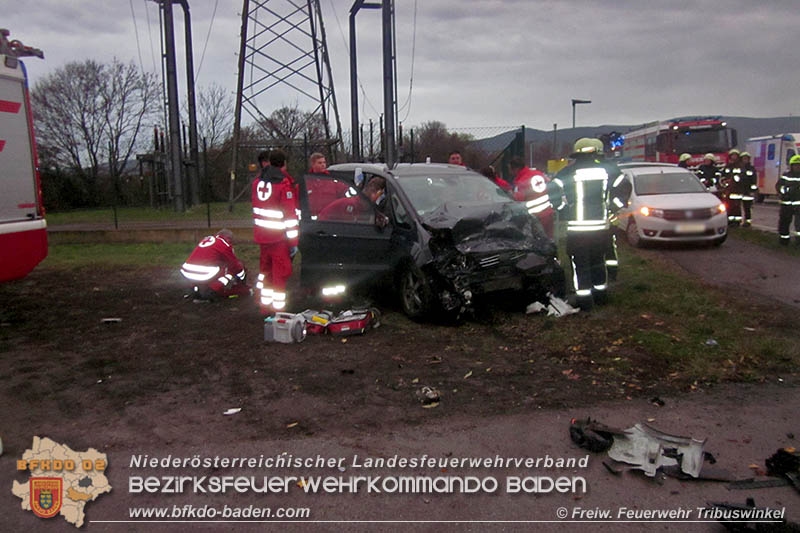 20161119 Schwerer Verkehrsunfall zwischen Tribuswinkel u. Schafflerhof-Siedlung  Foto: © FF Tribuswinkel