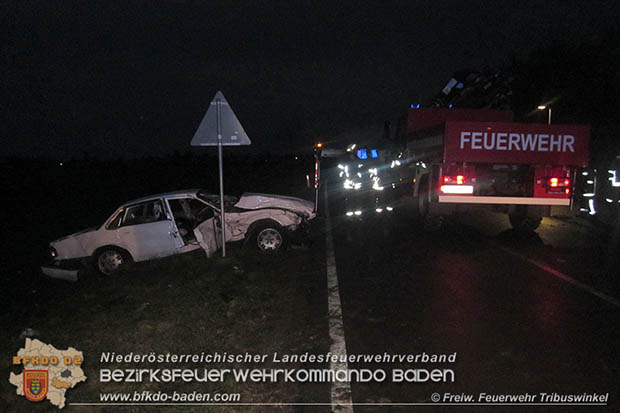 20161119 Schwerer Verkehrsunfall zwischen Tribuswinkel u. Schafflerhof-Siedlung  Foto: © FF Tribuswinkel