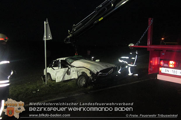 20161119 Schwerer Verkehrsunfall zwischen Tribuswinkel u. Schafflerhof-Siedlung  Foto: © FF Tribuswinkel