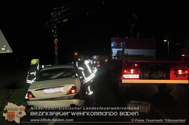 20161119 Schwerer Verkehrsunfall zwischen Tribuswinkel u. Schafflerhof-Siedlung  Foto: © FF Tribuswinkel