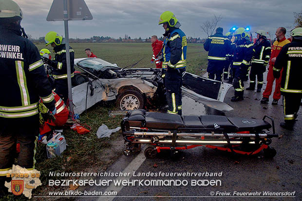 20161119 Schwerer Verkehrsunfall zwischen Tribuswinkel u. Schafflerhof-Siedlung  Foto: © FF Wienersdorf
