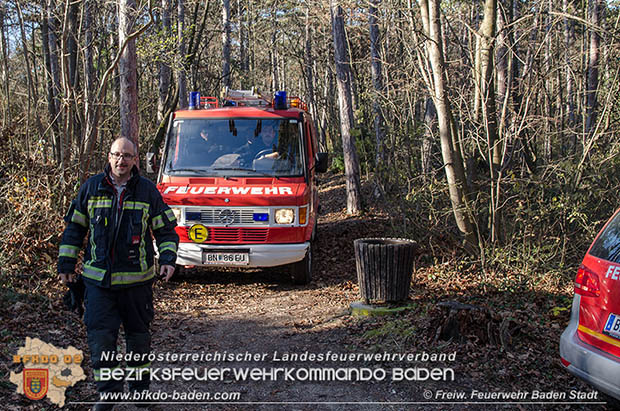 20161121 Pkw Bergung aus dem Waldgebiet Kurpark Baden Bereich Anna Höhe Foto: © FF Baden-Stadt 20161121 Pkw Bergung aus dem Waldgebiet Kurpark Baden Bereich Anna Höhe Foto: © FF Baden-Stadt