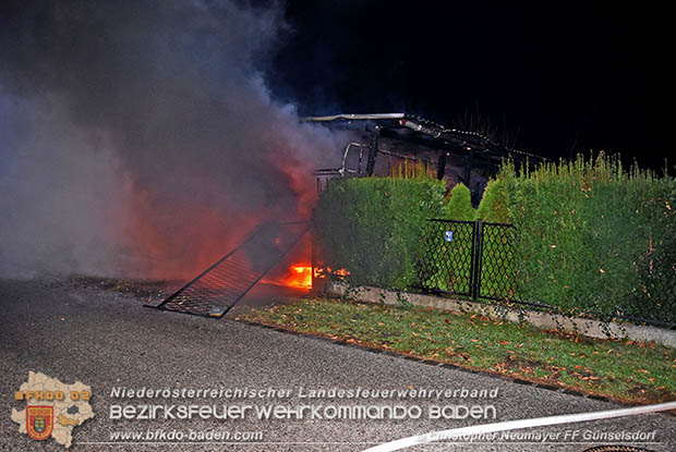 20161127 Vollbrand eines abgestellten Wohnmobils in Schoenau a.d.Triesting Foto: © Christopher Neumayer 20161127 Vollbrand eines abgestellten Wohnmobils in Schoenau a.d.Triesting Foto: © Christopher Neumayer