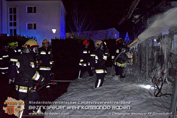 20161127 Vollbrand eines abgestellten Wohnmobils in Schoenau a.d.Triesting Foto: © Christopher Neumayer 20161127 Vollbrand eines abgestellten Wohnmobils in Schoenau a.d.Triesting Foto: © Christopher Neumayer