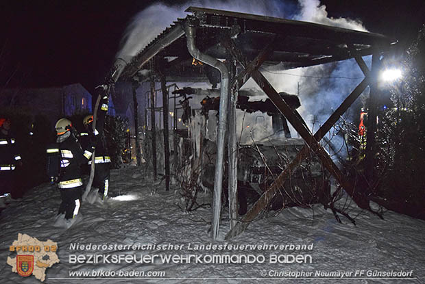 20161127 Vollbrand eines abgestellten Wohnmobils in Schoenau a.d.Triesting Foto: © Christopher Neumayer 20161127 Vollbrand eines abgestellten Wohnmobils in Schoenau a.d.Triesting Foto: © Christopher Neumayer