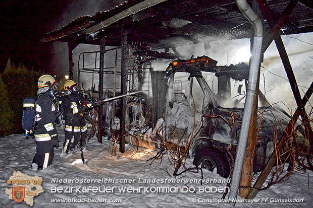 20161127 Vollbrand eines abgestellten Wohnmobils in Schoenau a.d.Triesting Foto: © Christopher Neumayer 20161127 Vollbrand eines abgestellten Wohnmobils in Schoenau a.d.Triesting Foto: © Christopher Neumayer