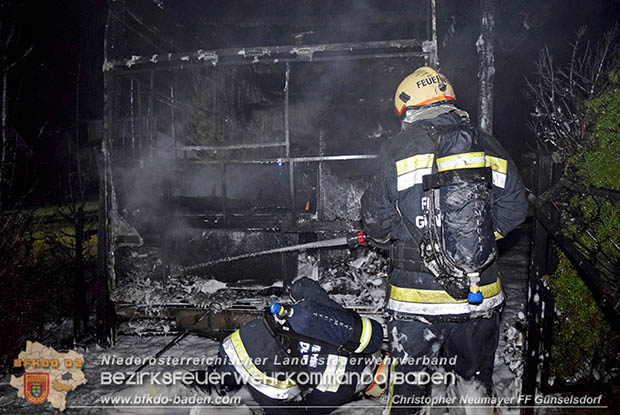 20161127 Vollbrand eines abgestellten Wohnmobils in Schoenau a.d.Triesting Foto: © Christopher Neumayer 20161127 Vollbrand eines abgestellten Wohnmobils in Schoenau a.d.Triesting Foto: © Christopher Neumayer