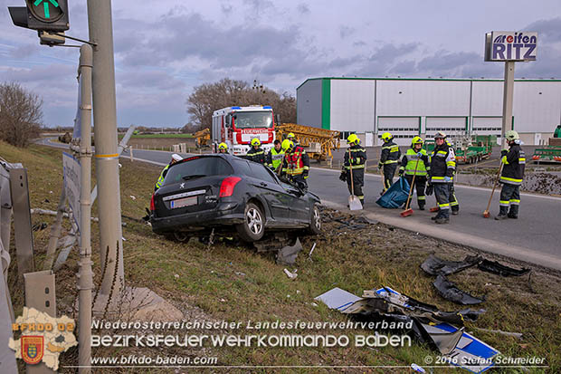 20161127 Verkehrsunfall Abfahrt A2 X B17 zwischen Oeynhausen und Traiskirchen  Foto: © Stefan Schneider