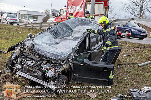 20161127 Verkehrsunfall Abfahrt A2 X B17 zwischen Oeynhausen und Traiskirchen  Foto: © Stefan Schneider