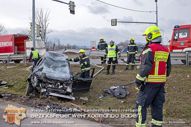 20161127 Verkehrsunfall Abfahrt A2 X B17 zwischen Oeynhausen und Traiskirchen  Foto: © Stefan Schneider