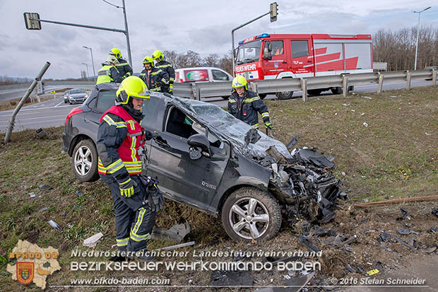 20161127 Verkehrsunfall Abfahrt A2 X B17 zwischen Oeynhausen und Traiskirchen  Foto: © Stefan Schneider