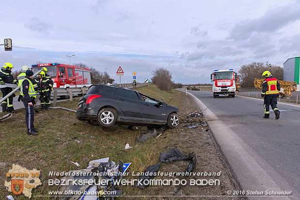 20161127 Verkehrsunfall Abfahrt A2 X B17 zwischen Oeynhausen und Traiskirchen  Foto: © Stefan Schneider