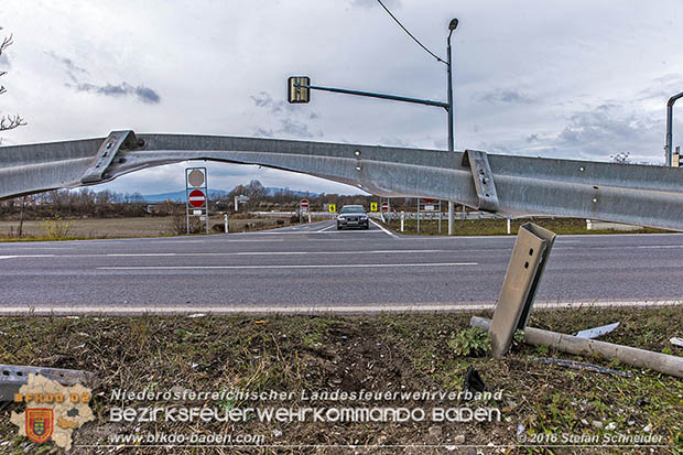 20161127 Verkehrsunfall Abfahrt A2 X B17 zwischen Oeynhausen und Traiskirchen  Foto: © Stefan Schneider