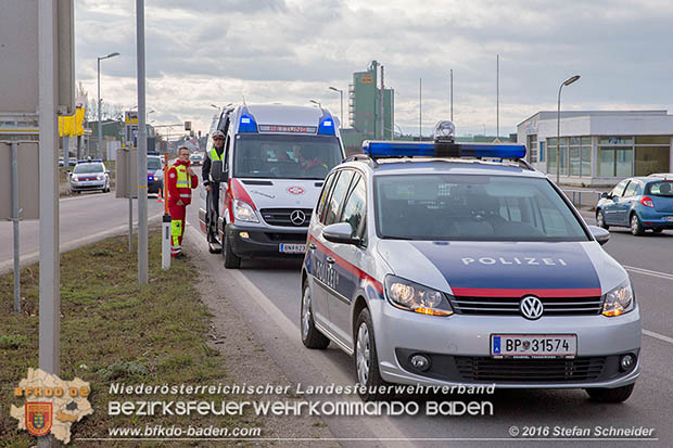 20161127 Verkehrsunfall Abfahrt A2 X B17 zwischen Oeynhausen und Traiskirchen  Foto: © Stefan Schneider