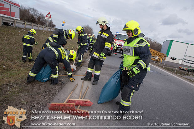 20161127 Verkehrsunfall Abfahrt A2 X B17 zwischen Oeynhausen und Traiskirchen  Foto: © Stefan Schneider