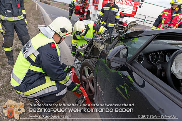 20161127 Verkehrsunfall Abfahrt A2 X B17 zwischen Oeynhausen und Traiskirchen  Foto: © Stefan Schneider