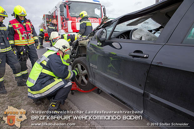 20161127 Verkehrsunfall Abfahrt A2 X B17 zwischen Oeynhausen und Traiskirchen  Foto: © Stefan Schneider