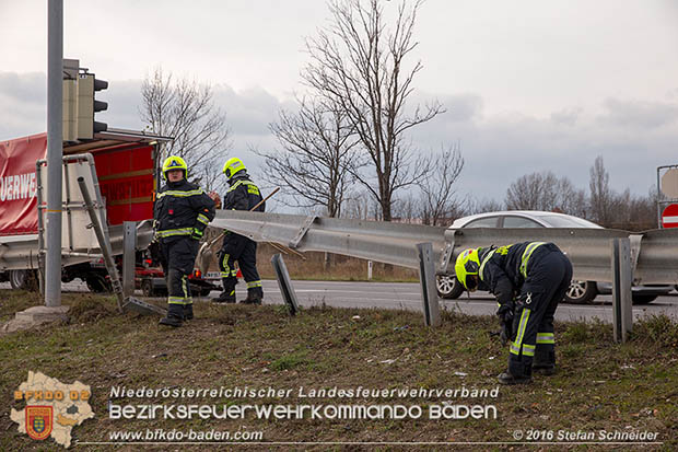 20161127 Verkehrsunfall Abfahrt A2 X B17 zwischen Oeynhausen und Traiskirchen  Foto: © Stefan Schneider