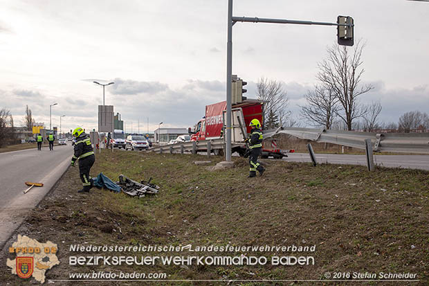 20161127 Verkehrsunfall Abfahrt A2 X B17 zwischen Oeynhausen und Traiskirchen  Foto: © Stefan Schneider