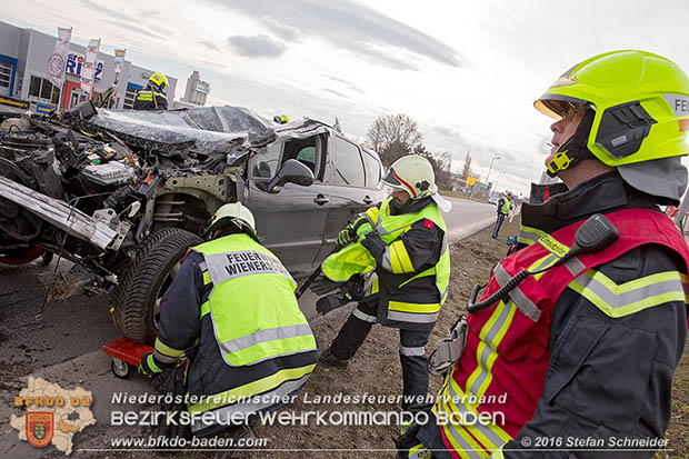 20161127 Verkehrsunfall Abfahrt A2 X B17 zwischen Oeynhausen und Traiskirchen  Foto: © Stefan Schneider