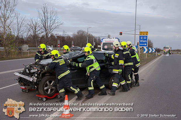 20161127 Verkehrsunfall Abfahrt A2 X B17 zwischen Oeynhausen und Traiskirchen  Foto: © Stefan Schneider
