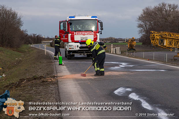 20161127 Verkehrsunfall Abfahrt A2 X B17 zwischen Oeynhausen und Traiskirchen  Foto: © Stefan Schneider