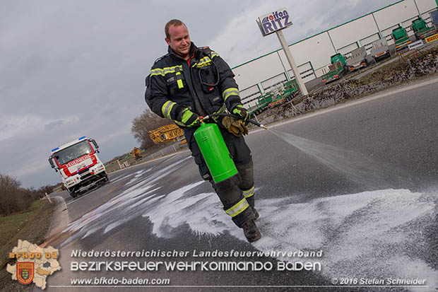 20161127 Verkehrsunfall Abfahrt A2 X B17 zwischen Oeynhausen und Traiskirchen  Foto: © Stefan Schneider