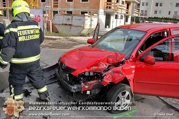 20161130 Verkehrsunfall Pkw gegen Linienbus in Möllersdorf  Foto: © Hans Dietl