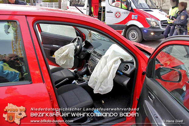 20161130 Verkehrsunfall Pkw gegen Linienbus in Möllersdorf  Foto: © Hans Dietl