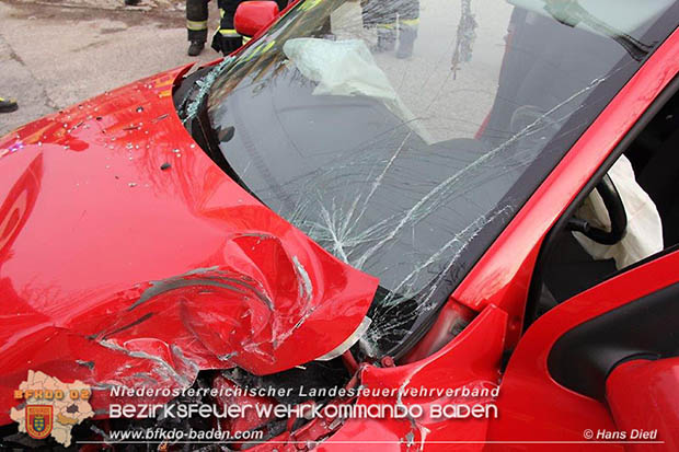 20161130 Verkehrsunfall Pkw gegen Linienbus in Möllersdorf  Foto: © Hans Dietl