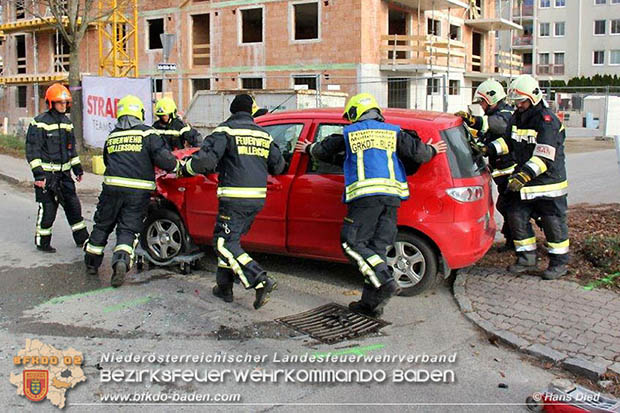 20161130 Verkehrsunfall Pkw gegen Linienbus in Möllersdorf  Foto: © Hans Dietl