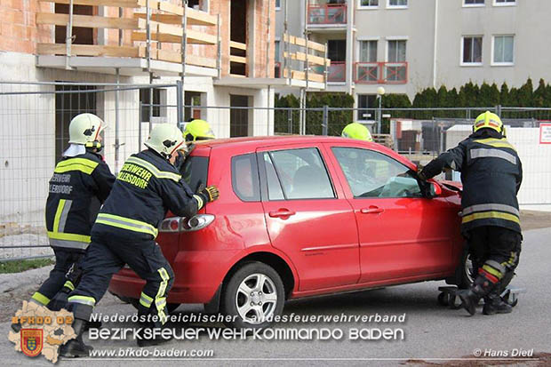 20161130 Verkehrsunfall Pkw gegen Linienbus in Möllersdorf  Foto: © Hans Dietl