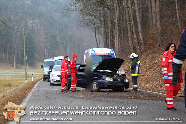 20161205 Fahrzeugüberschlag auf der L138 Pottenstein Grabenweg  Foto: © Markus Hackl