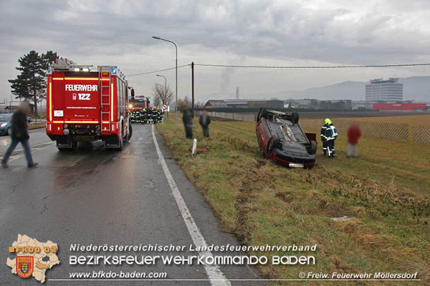 20161218 Verkehrsunfall am Badenerspitz in Traiskirchen-Möllersdorf  Foto: © FF Möllersdorf