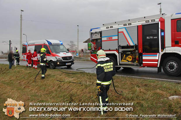 20161218 Verkehrsunfall am Badenerspitz in Traiskirchen-Möllersdorf  Foto: © FF Möllersdorf