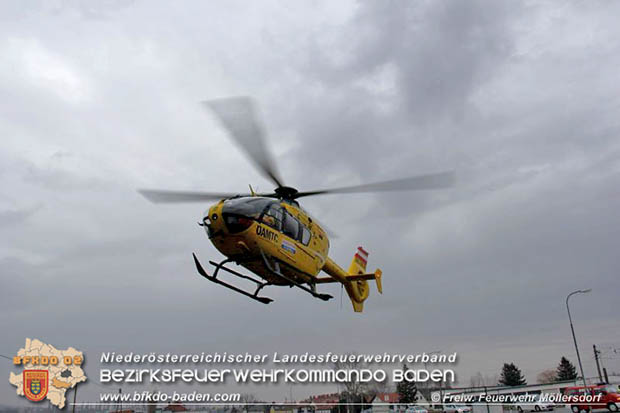 20161218 Verkehrsunfall am Badenerspitz in Traiskirchen-Möllersdorf  Foto: © FF Möllersdorf