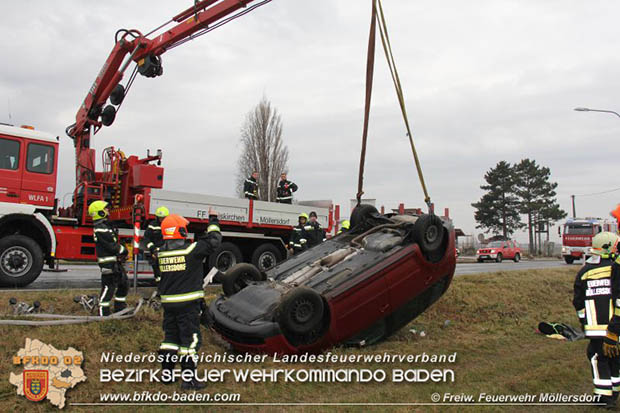 20161218 Verkehrsunfall am Badenerspitz in Traiskirchen-Möllersdorf  Foto: © FF Möllersdorf