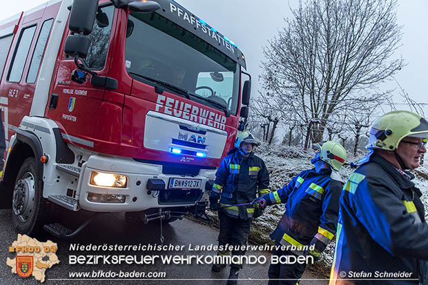 20161219 Klein Lkw Bergung Einoede Pfaffstaetten  Foto: © Stefan Schneider