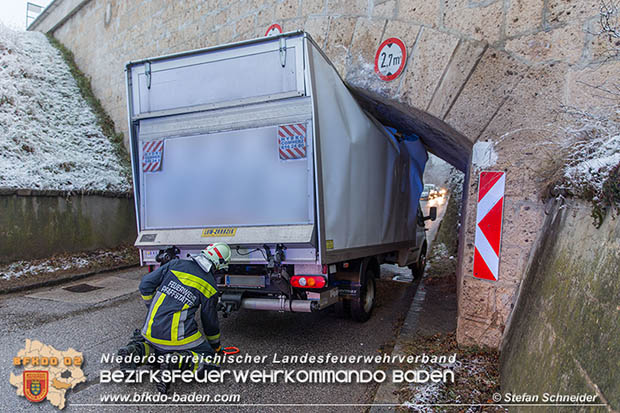 20161219 Klein Lkw Bergung Einoede Pfaffstaetten  Foto: © Stefan Schneider