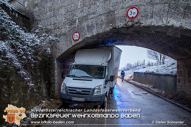 20161219 Klein Lkw Bergung Einoede Pfaffstaetten  Foto: © Stefan Schneider