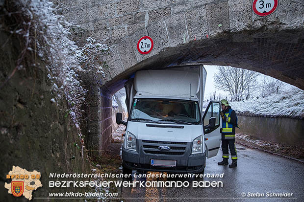 20161219 Klein Lkw Bergung Einoede Pfaffstaetten  Foto: © Stefan Schneider