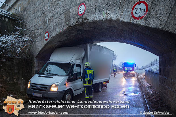 20161219 Klein Lkw Bergung Einoede Pfaffstaetten  Foto: © Stefan Schneider