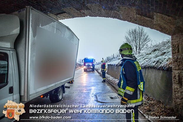 20161219 Klein Lkw Bergung Einoede Pfaffstaetten  Foto: © Stefan Schneider