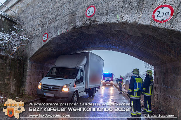 20161219 Klein Lkw Bergung Einoede Pfaffstaetten  Foto: © Stefan Schneider