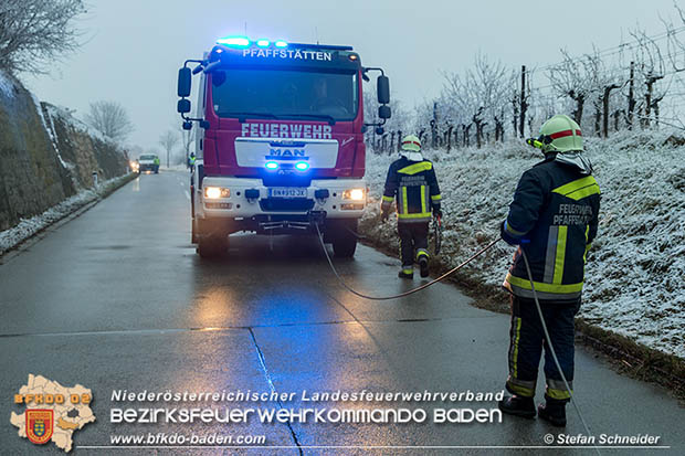 20161219 Klein Lkw Bergung Einoede Pfaffstaetten  Foto: © Stefan Schneider