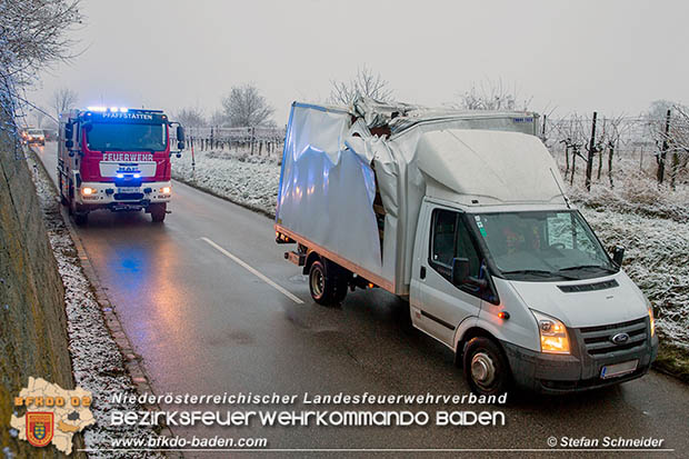 20161219 Klein Lkw Bergung Einoede Pfaffstaetten  Foto: © Stefan Schneider