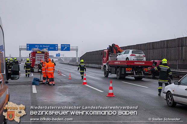 20161219 Verkehrsunfall auf der A2 bei Bad Vöslau  Foto: © Stefan Schneider